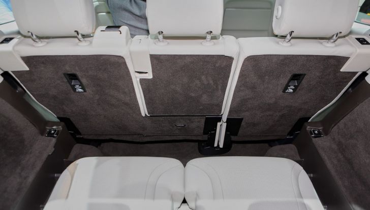 Nuova Land Rover Discovery, prima foto ufficiale della quinta generazione - Foto 11 di 19