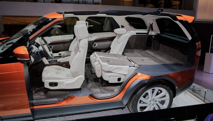 Nuova Land Rover Discovery, prima foto ufficiale della quinta generazione - Foto 15 di 19
