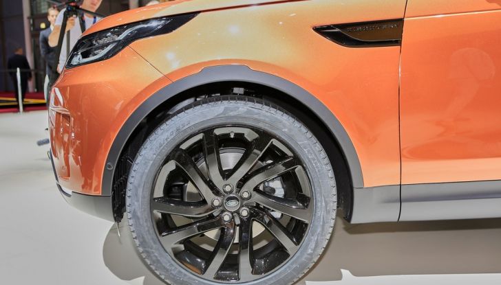 Nuova Land Rover Discovery, prima foto ufficiale della quinta generazione - Foto 6 di 19