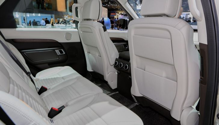 Nuova Land Rover Discovery, prima foto ufficiale della quinta generazione - Foto 7 di 19