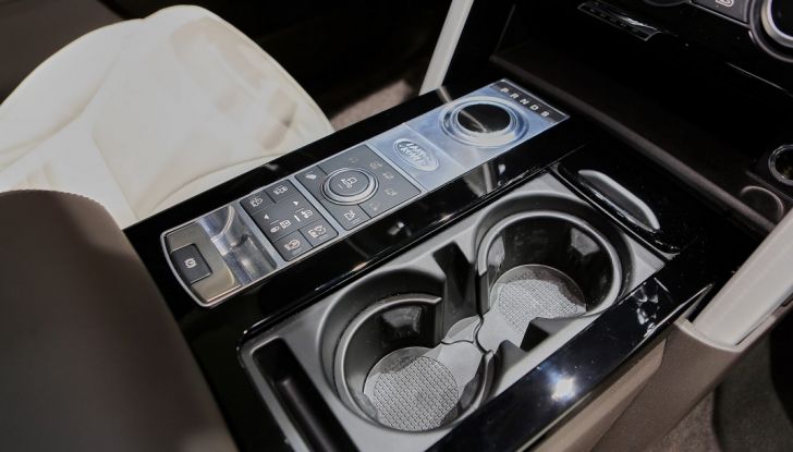 Nuova Land Rover Discovery, prima foto ufficiale della quinta generazione - Foto 8 di 19