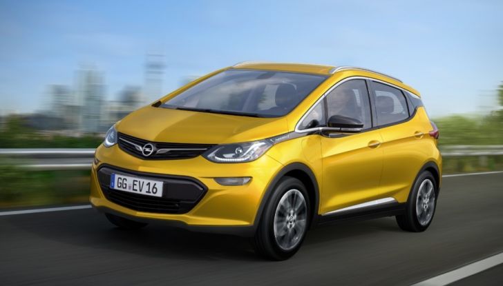 Le 5 auto elettriche con maggior autonomia: svetta la Opel Ampera-e - Foto 1 di 18