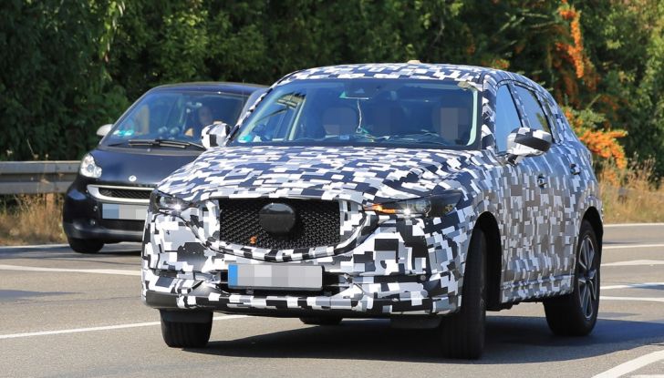 Mazda CX-5 MY2018, prime foto spia dei test dinamici - Foto 5 di 17