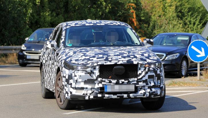 Mazda CX-5 MY2018, prime foto spia dei test dinamici - Foto 2 di 17