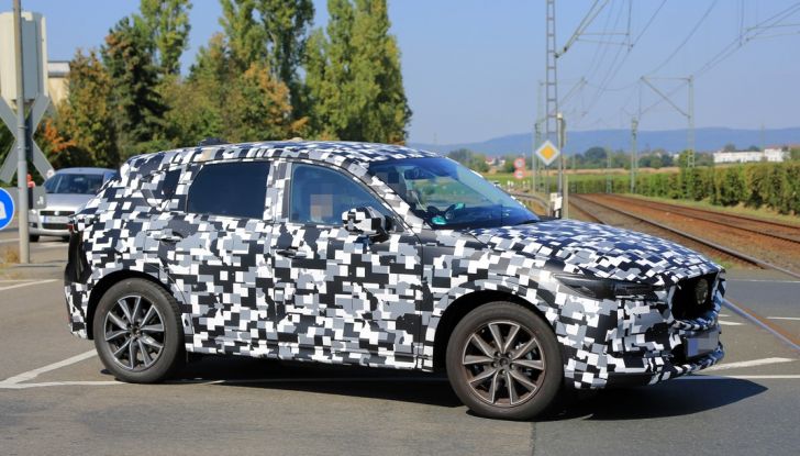 Mazda CX-5 MY2018, prime foto spia dei test dinamici - Foto 1 di 17