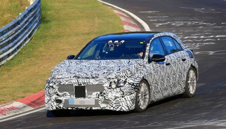 Mercedes Classe A nuove foto spia dal circuito del Nurburgring - Foto 1 di 9