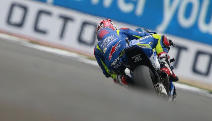 Risultati MotoGP FP1 ed FP2, Silverstone 2016: Suzuki e Ducati sotto un cielo scuro - Foto 3 di 23