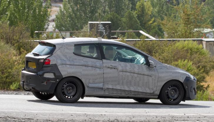 Nuova Ford Fiesta, foto spia della versione 3 porte.