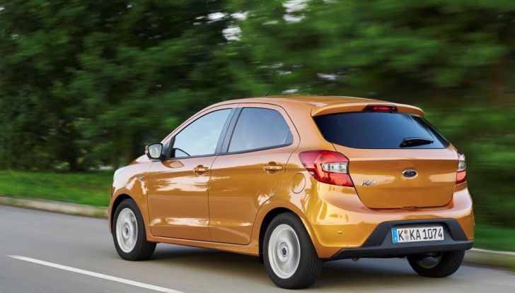 Nuova Ford KA+, listino prezzi prezzi da 9.750 euro, in movimento.