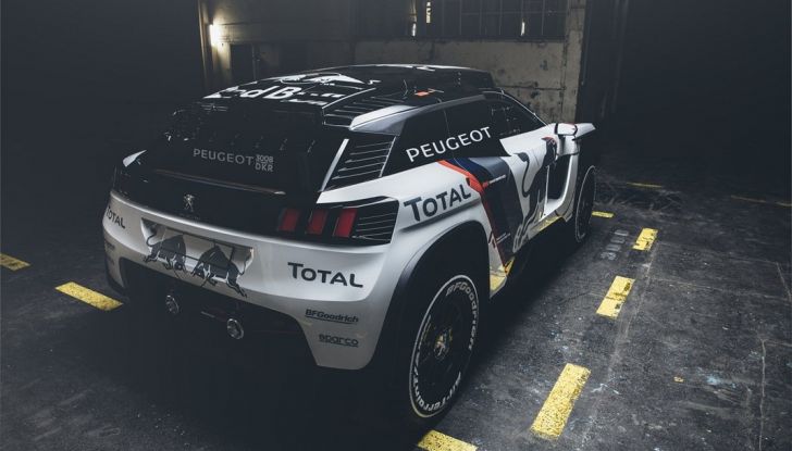 Nuova Peugeot 3008 DKR pronta per la Dakar 2017 - Foto 8 di 13