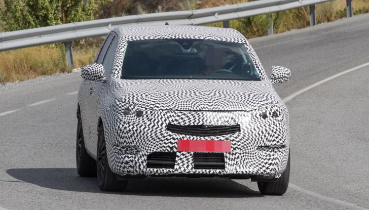 Nuovo Peugeot 2008, le prime foto spia della seconda generazione - Foto 6 di 10