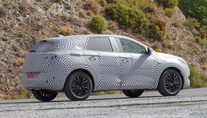 Nuovo Peugeot 2008, le prime foto spia della seconda generazione - Foto 10 di 10