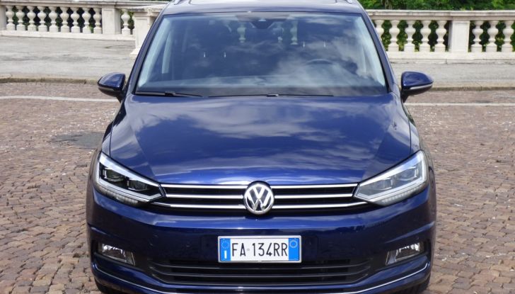 Prova su strada Volkswagen Touran 2.0 TDI 7 posti: caratteristiche, consumi e prezzi - Foto 6 di 35
