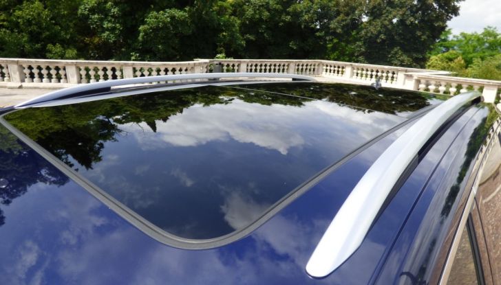 Prova su strada Volkswagen Touran 2.0 TDI 7 posti: caratteristiche, consumi e prezzi - Foto 12 di 35