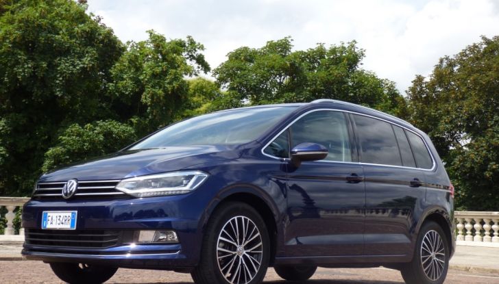 Prova su strada Volkswagen Touran 2.0 TDI 7 posti: caratteristiche, consumi e prezzi - Foto 1 di 35