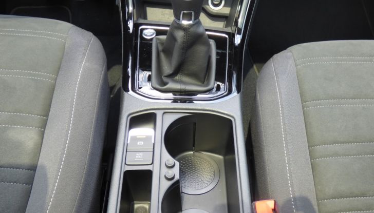 Prova su strada Volkswagen Touran 2.0 TDI 7 posti: caratteristiche, consumi e prezzi - Foto 26 di 35