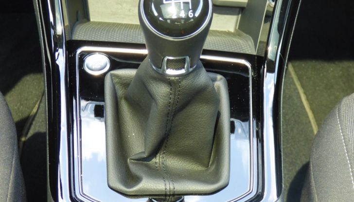 Prova su strada Volkswagen Touran 2.0 TDI 7 posti: caratteristiche, consumi e prezzi - Foto 27 di 35