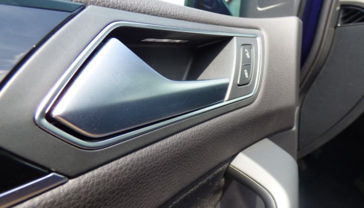 Prova su strada Volkswagen Touran 2.0 TDI 7 posti: caratteristiche, consumi e prezzi - Foto 28 di 35