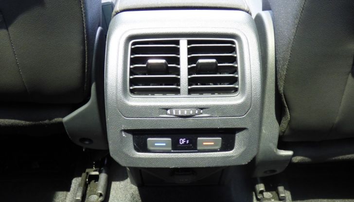 Prova su strada Volkswagen Touran 2.0 TDI 7 posti: caratteristiche, consumi e prezzi - Foto 31 di 35