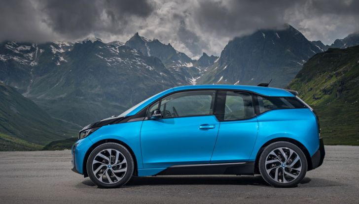 BMW i3 2017 al Salone di Parigi: batteria da 94Ah per 300Km di autonomia - Foto 4 di 14