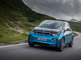 BMW i3 2017 al Salone di Parigi: batteria da 94Ah per 300Km di autonomia