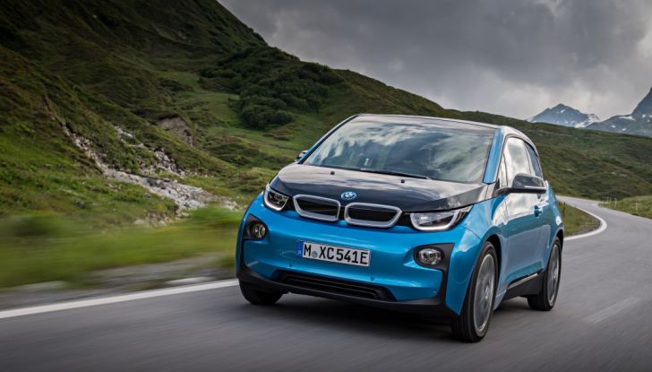 BMW i3 2017 al Salone di Parigi: batteria da 94Ah per 300Km di autonomia - Foto 1 di 14