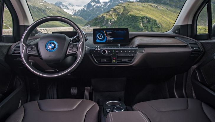 BMW i3 2017 al Salone di Parigi: batteria da 94Ah per 300Km di autonomia - Foto 14 di 14