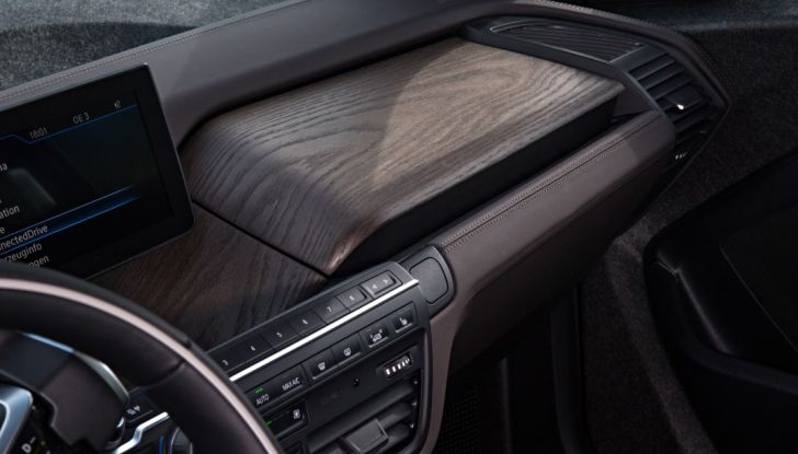 BMW i3 2017 al Salone di Parigi: batteria da 94Ah per 300Km di autonomia - Foto 12 di 14