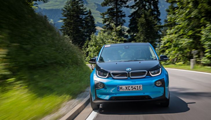 BMW i3 2017 al Salone di Parigi: batteria da 94Ah per 300Km di autonomia - Foto 2 di 14