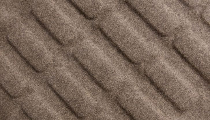 Come pulire gli interni in Alcantara® di un’auto - Foto 7 di 11