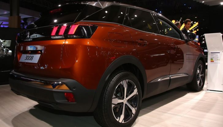 Nuova Peugeot 3008 2016, il SUV francese si fa grande - Foto 2 di 15