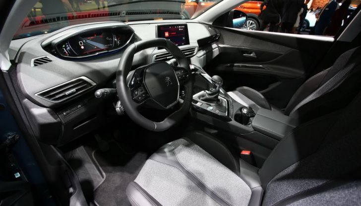 Nuovo SUV Peugeot 5008 2017: caratteristiche, motorizzazioni e uscita - Foto 4 di 10