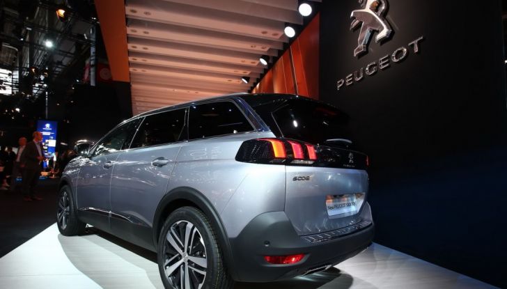 Nuovo SUV Peugeot 5008 2017: caratteristiche, motorizzazioni e uscita - Foto 8 di 10
