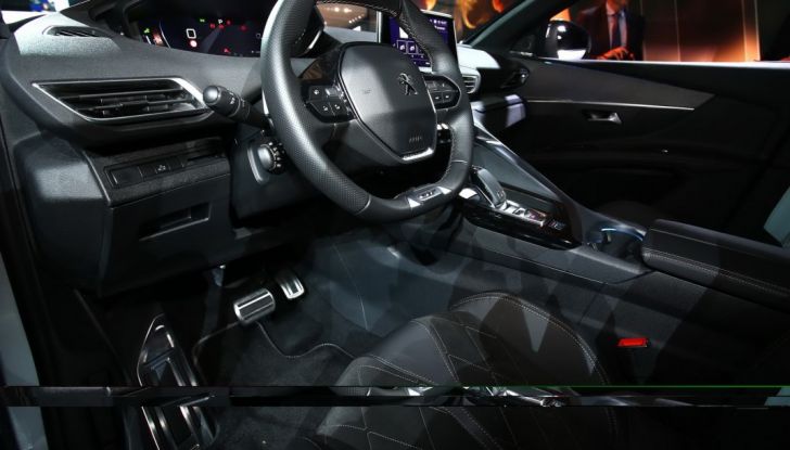 Nuovo SUV Peugeot 5008 2017: caratteristiche, motorizzazioni e uscita - Foto 9 di 10