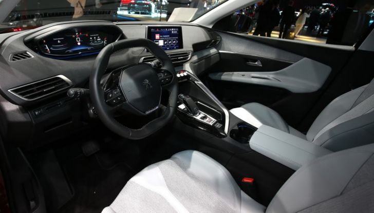 Nuova Peugeot 3008 2016, il SUV francese si fa grande - Foto 8 di 15