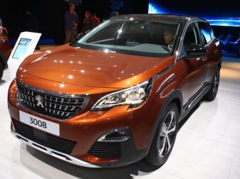 Nuova Peugeot 3008 2016, il SUV francese si fa grande