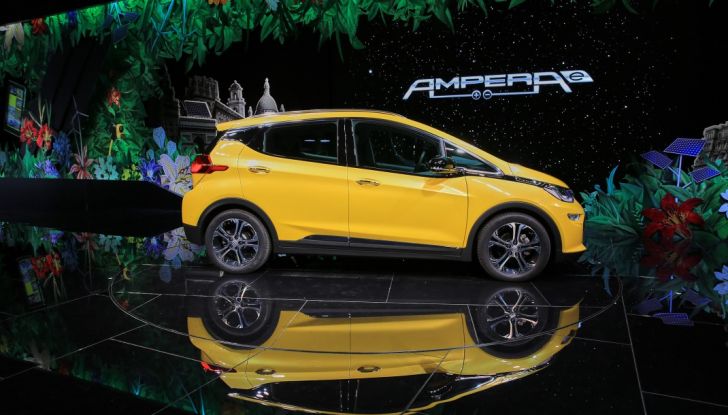 Opel Ampera-e, la monovolume elettrica debutta al salone dell’Auto di Parigi 2016 - Foto 9 di 27