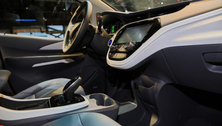 Opel Ampera-e, la monovolume elettrica debutta al salone dell’Auto di Parigi 2016 - Foto 25 di 27