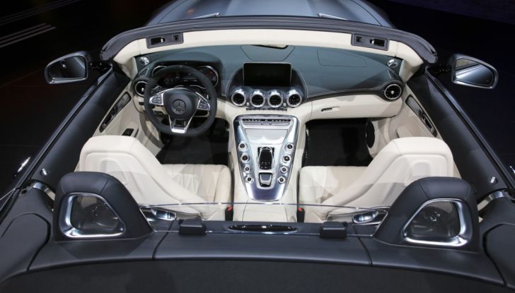 auto novità mercedes AMG GT C Roadster interno salone Parigi 2016