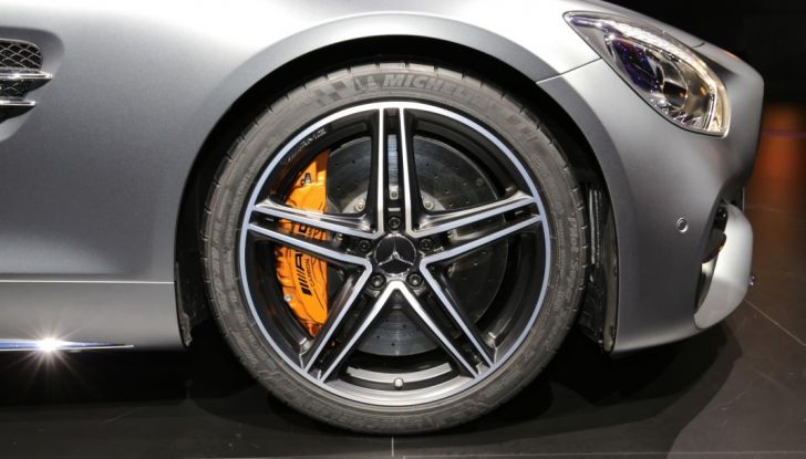 auto novità mercedes amg GT C Roadster cerchione Salone di Parigi