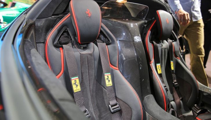 la Ferrari aperta live Parigi 2016 dettaglio sedili