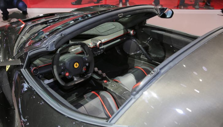 la Ferrari aperta live parigi 2016 3