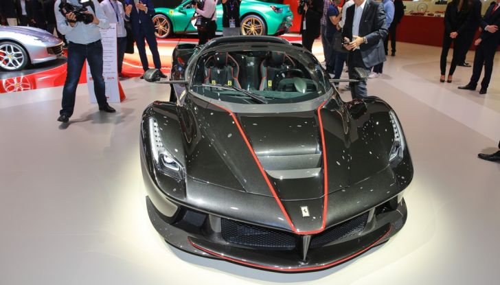 Ferrari aperta LaFerrari spider live Parigi 2016 2