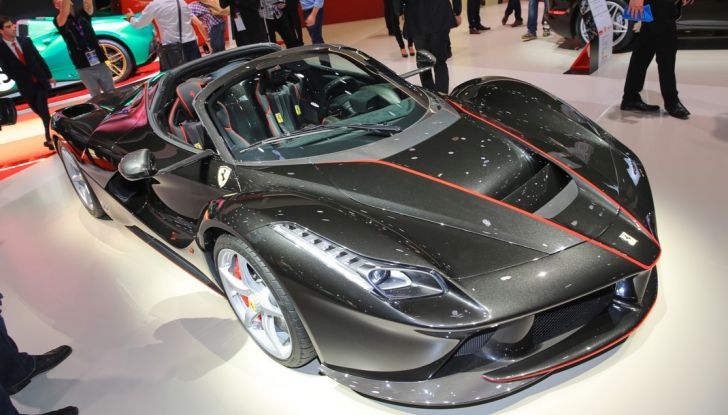 Ferrari aperta LaFerrari spider live Parigi 2016 1