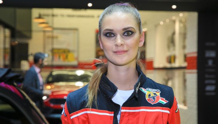 Le ragazze più belle del Salone di Parigi 2016 - Foto 26 di 36