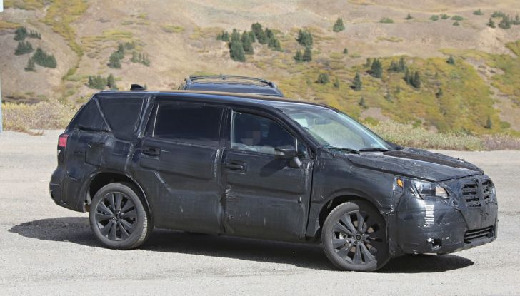 Subaru Tribeca, prime foto spia del nuovo SUV giapponese - Foto 6 di 15