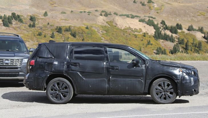 Subaru Tribeca, prime foto spia del nuovo SUV giapponese - Foto 7 di 15