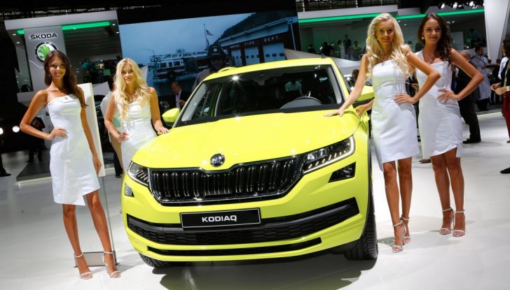 Le ragazze più belle del Salone di Parigi 2016 - Foto 2 di 36