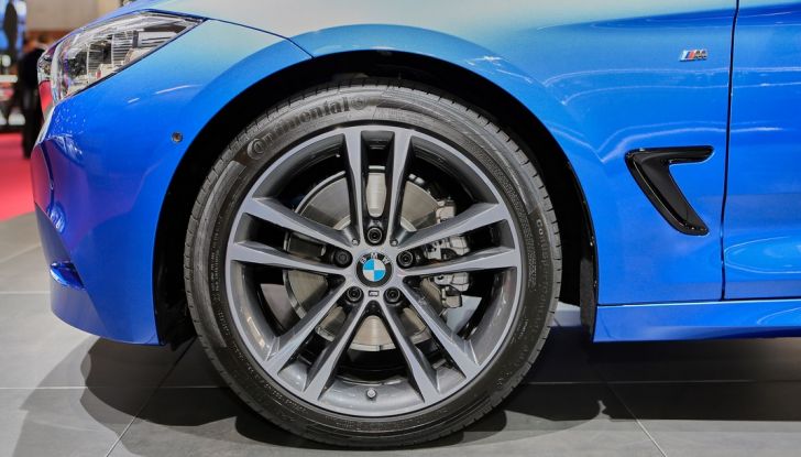 auto salone parigi bmw serie 3 GT ruota