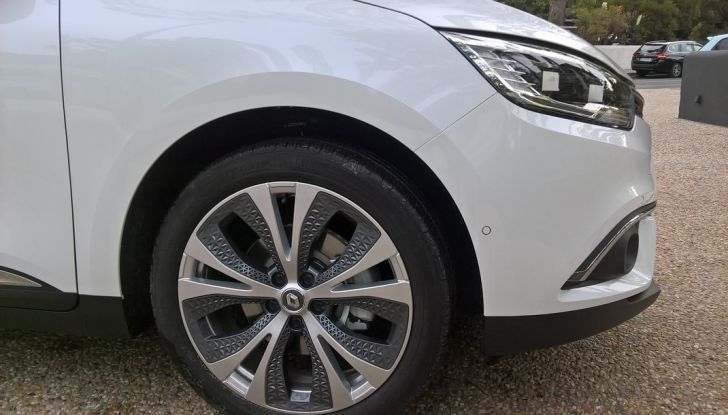 Test drive Nuova Renault Scenic 5 posti e 7 posti - Foto 4 di 35